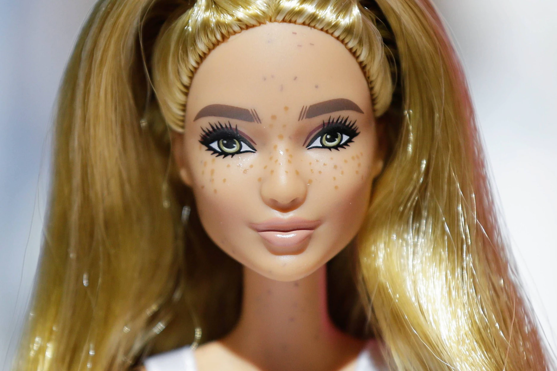 Barbie mit Twist: Sommersprossen verleihen der makellosen Plastikpuppe das „gewisse Etwas“.