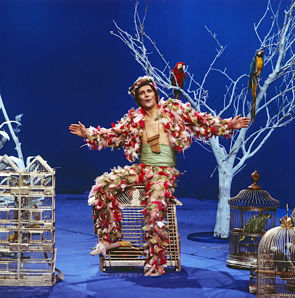 Die Figur des Vogelhändlers Papageno bekommt es in der heutigen Zeit in der „Zauberflöte“ mitunter mit Papagenas Feminismus zu tun. (Symbolbild)