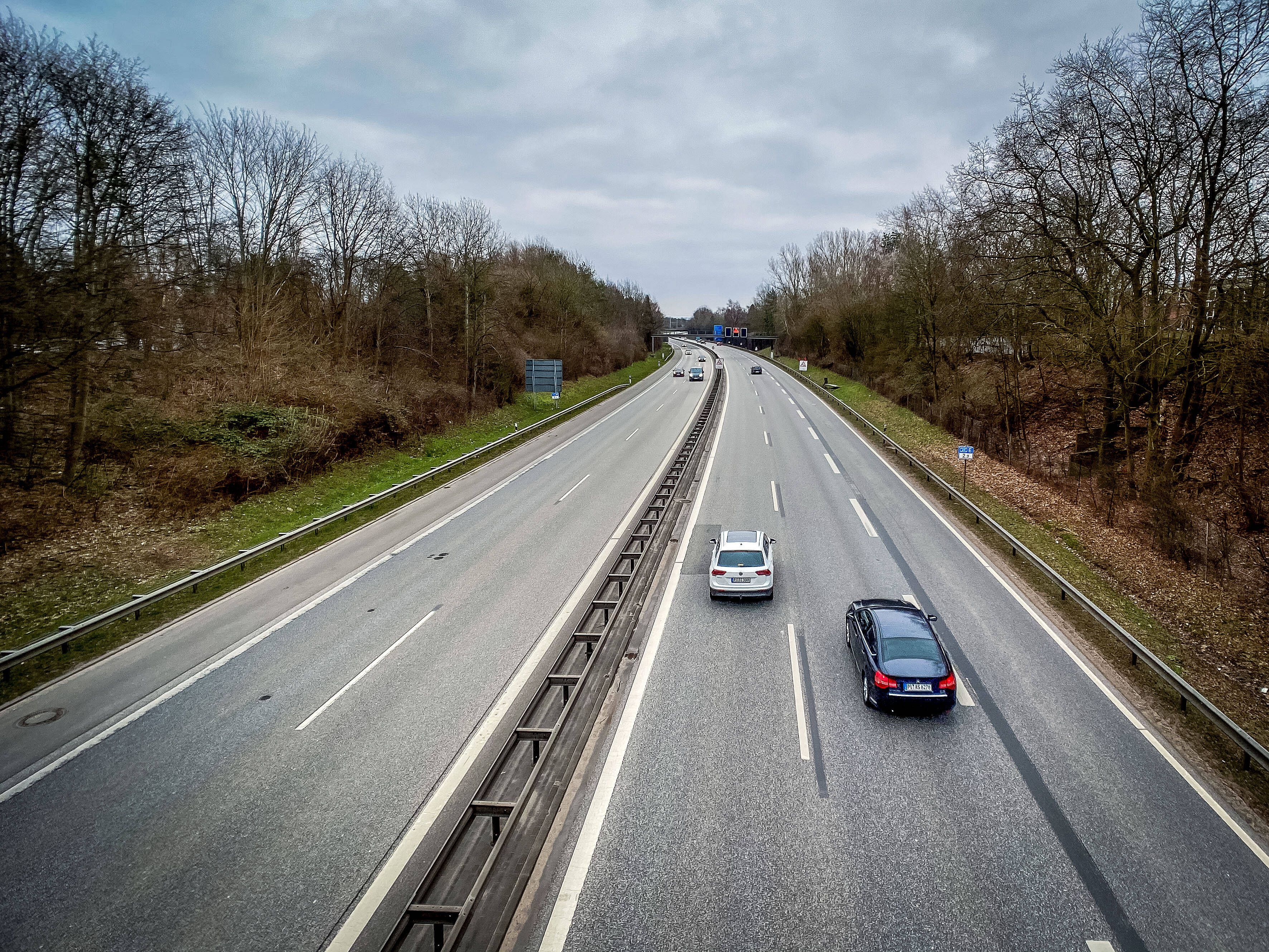 Image - Geburt auf der Autobahn: Frau bringt Baby auf dem Standstreifen zur Welt