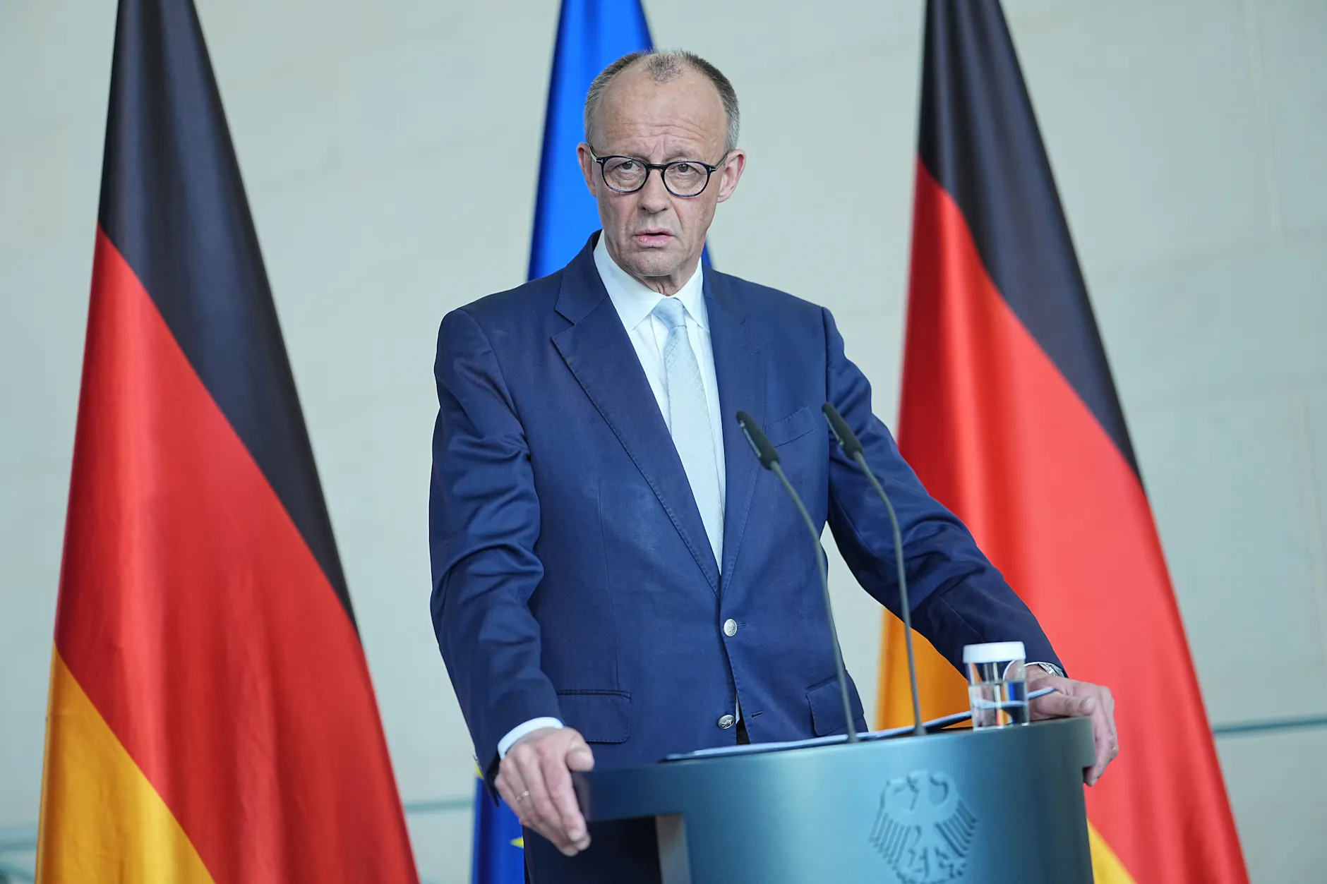 Friedrich Merz beim Pressestatement im Bundeskanzleramt.