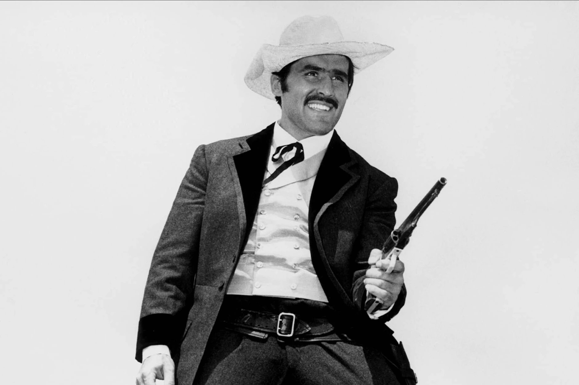 Mario Adorf als Bösewicht Santer in "Winnetou I" 1963. 