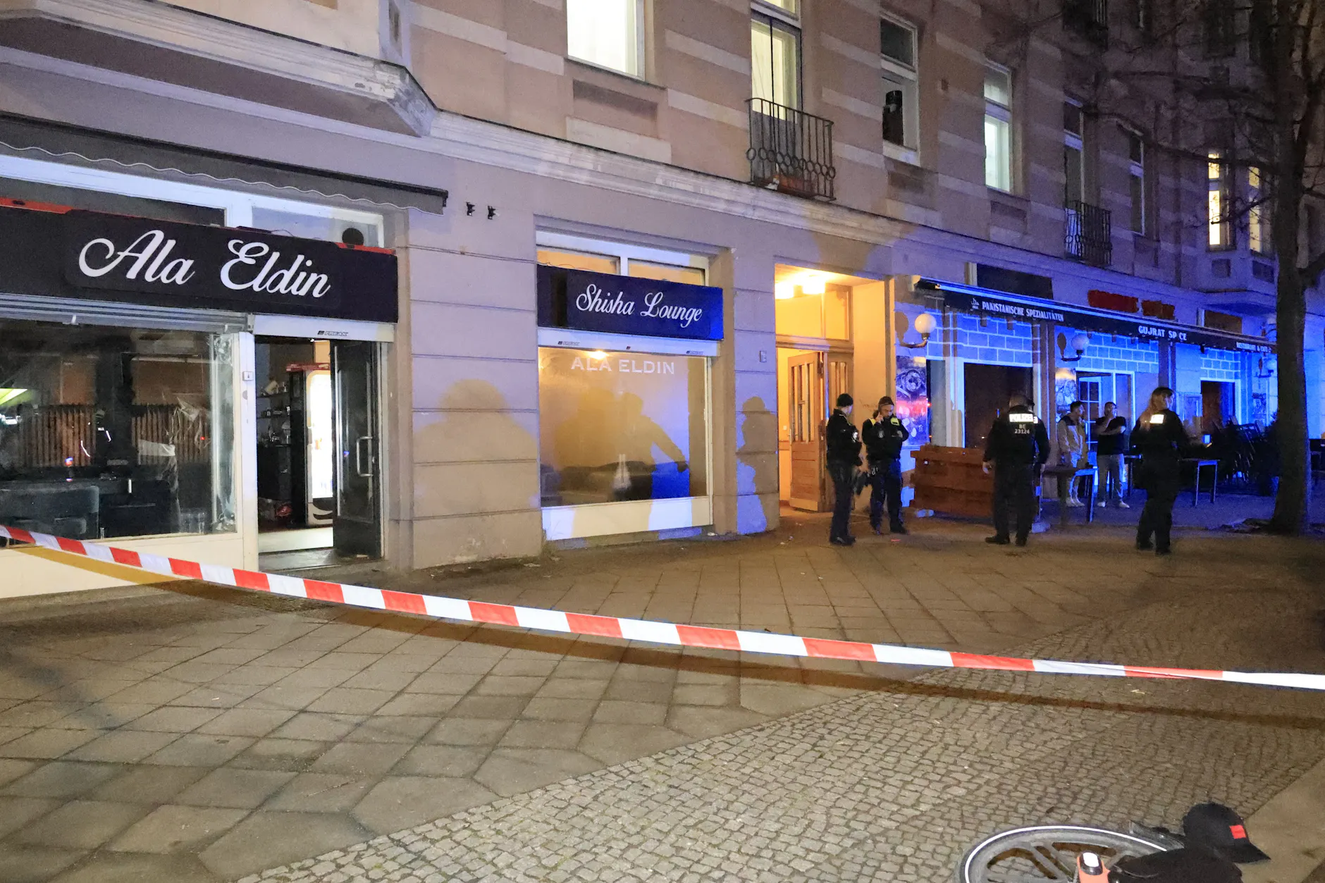 Am 1. April wurden Schüsse in Moabit gemeldet. Ein junger Mann musste mit Schuss- und Stichverletzungen ins Krankenhaus.