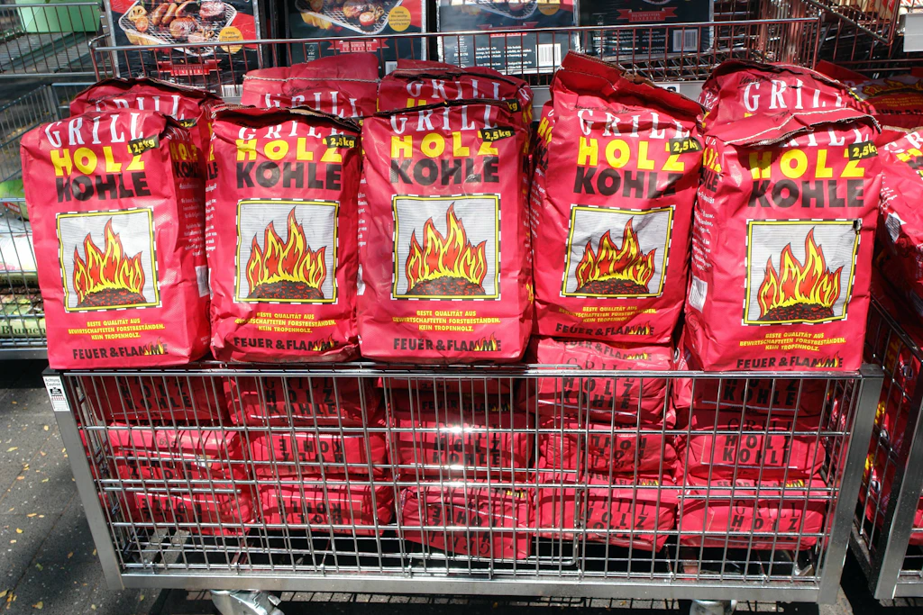 Angst vor Diebstahl: Erster Berliner Supermarkt sperrt Grillkohle weg