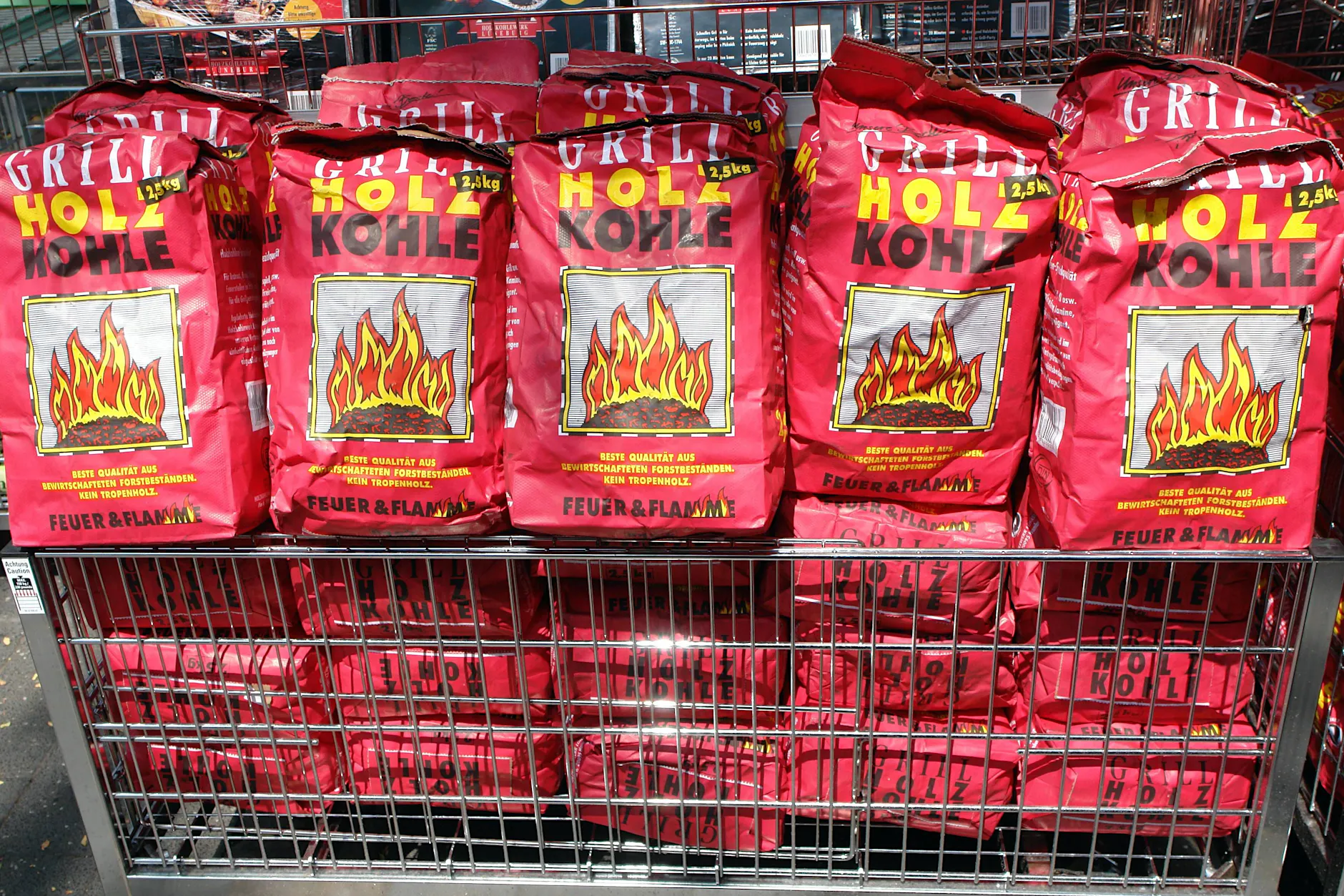 Angst vor Diebstahl: Erster Berliner Supermarkt sperrt Grillkohle weg