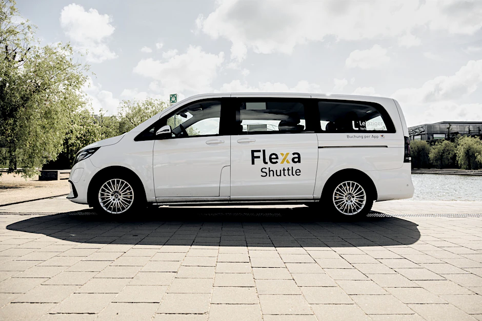 Das Flexa-Shuttle der Leipziger Verkehrsbetriebe soll perspektivisch mit autonomen Fahrzeugen zusammengebracht werden.