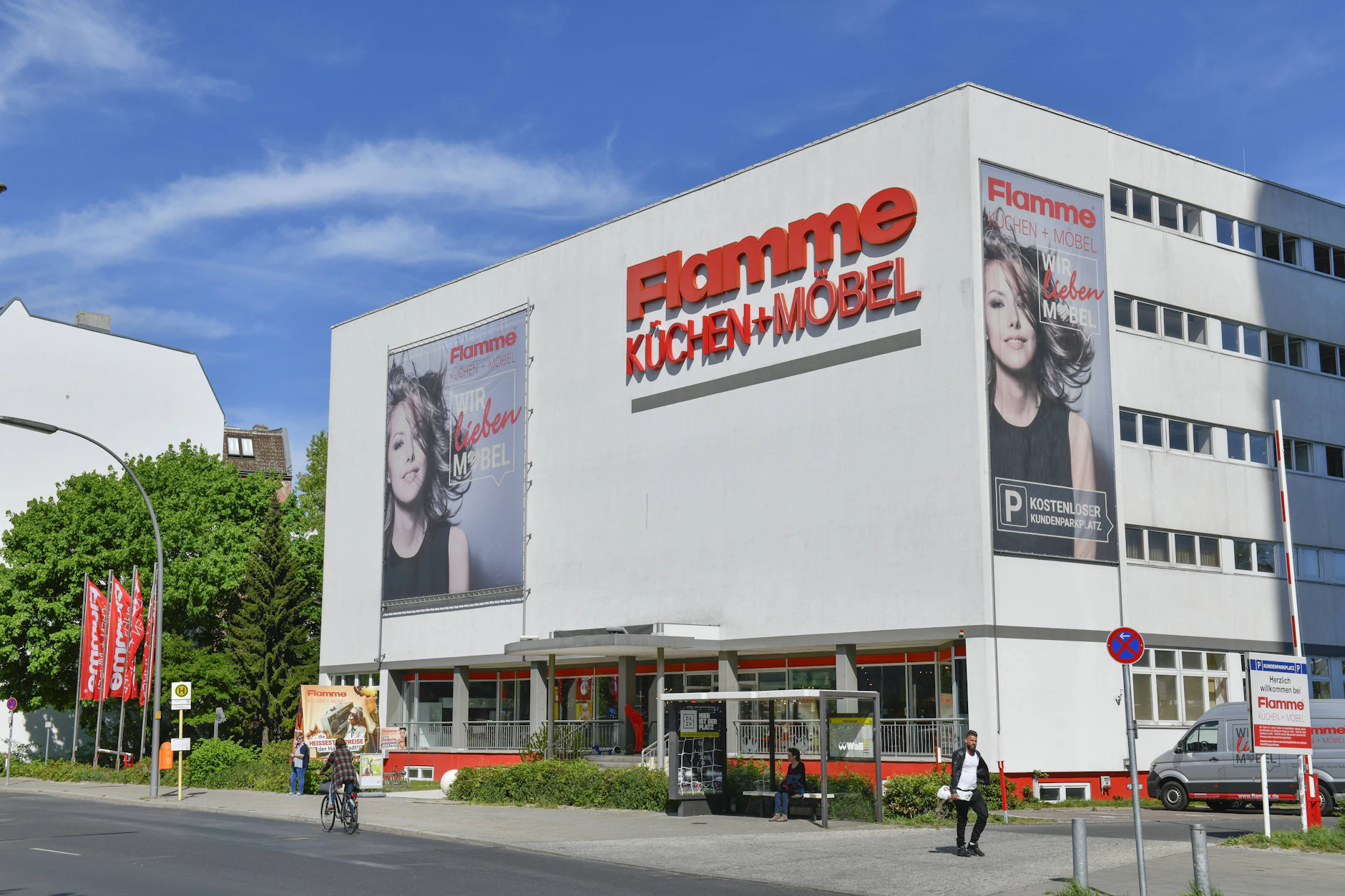 Das Flamme-Möbelhaus in Spandau schließt für immer. Das Geschäft wird aufgegeben.