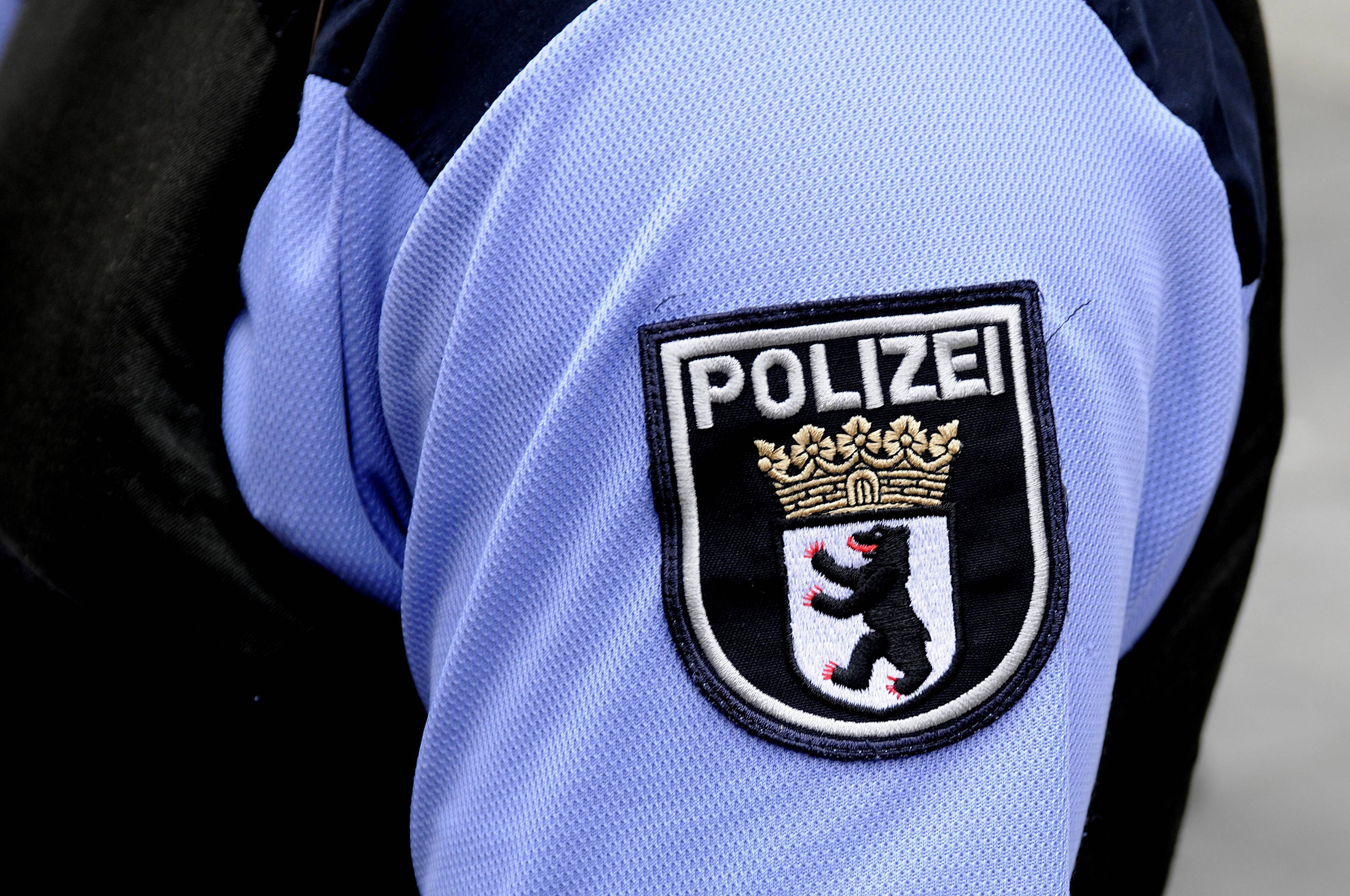 Privater Schießstand in Berliner Wohnung: Polizei findet Schreckschusswaffen und Drogen