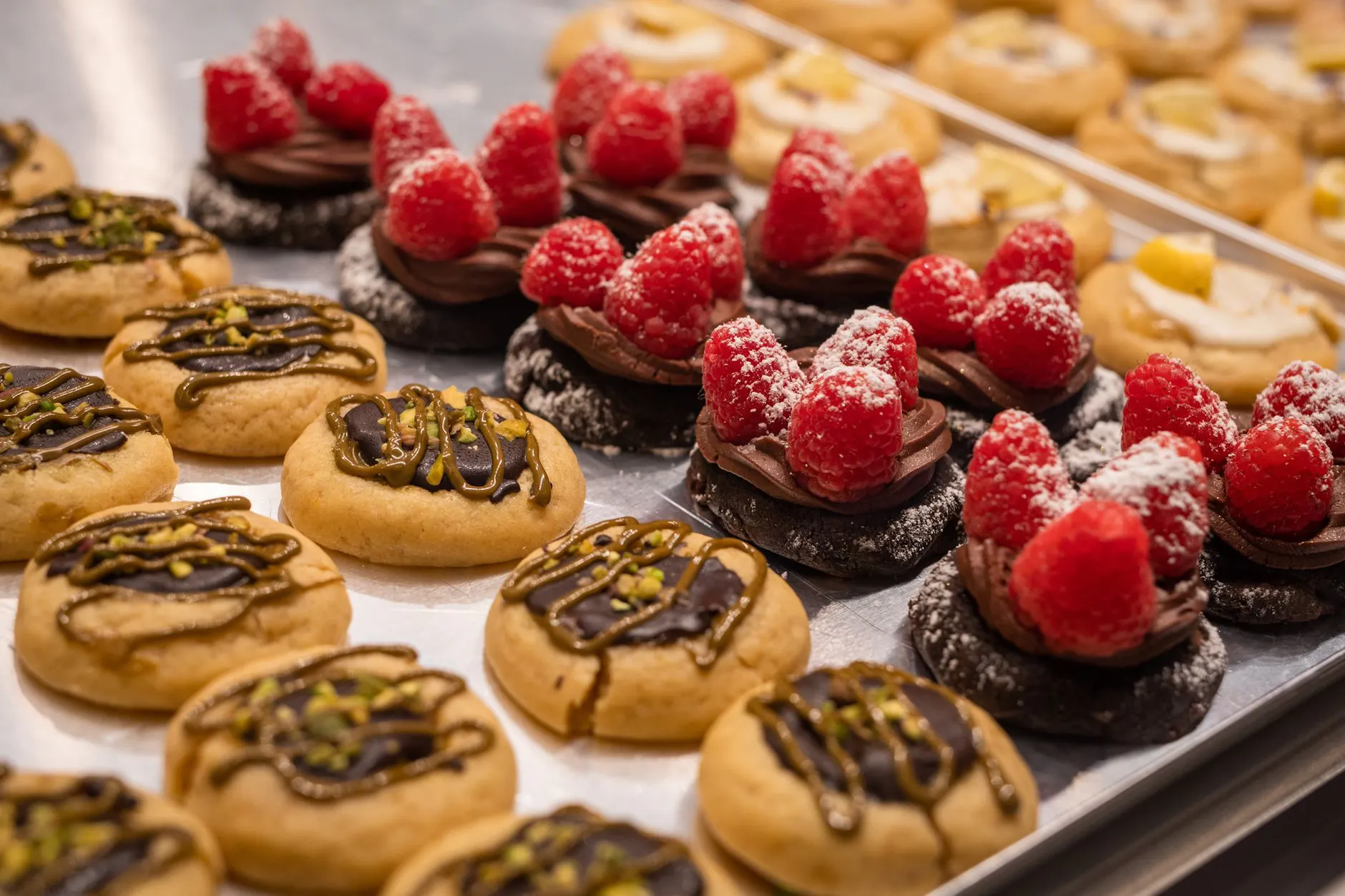 Die belegten Cookies am Hackeschen Markt sind fast zu schön zum essen und lassen sich einiges kosten.