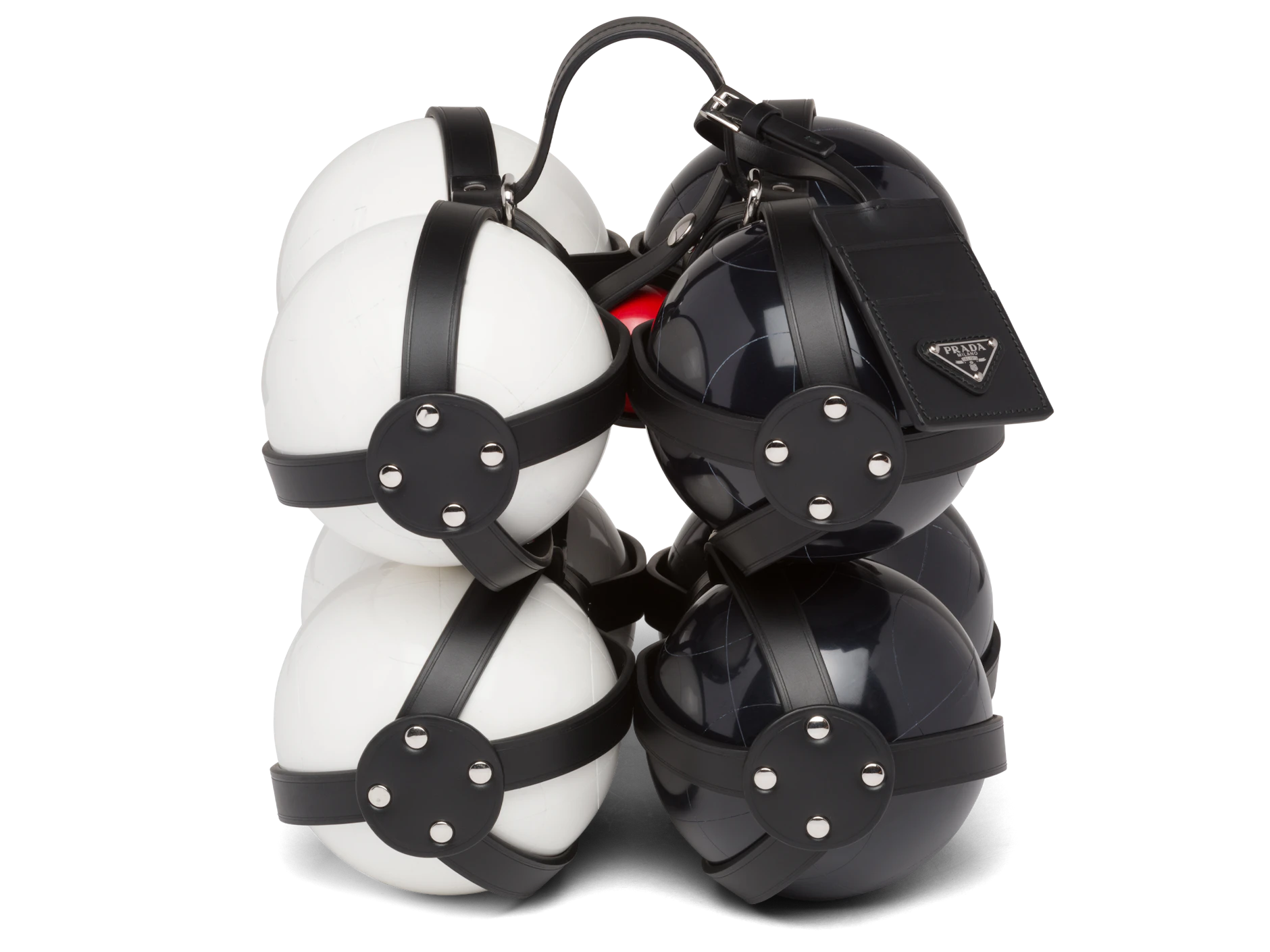 Boccia-Set aus Kunstharz von Prada, mit Transporttasche aus Saffiano-Leder.