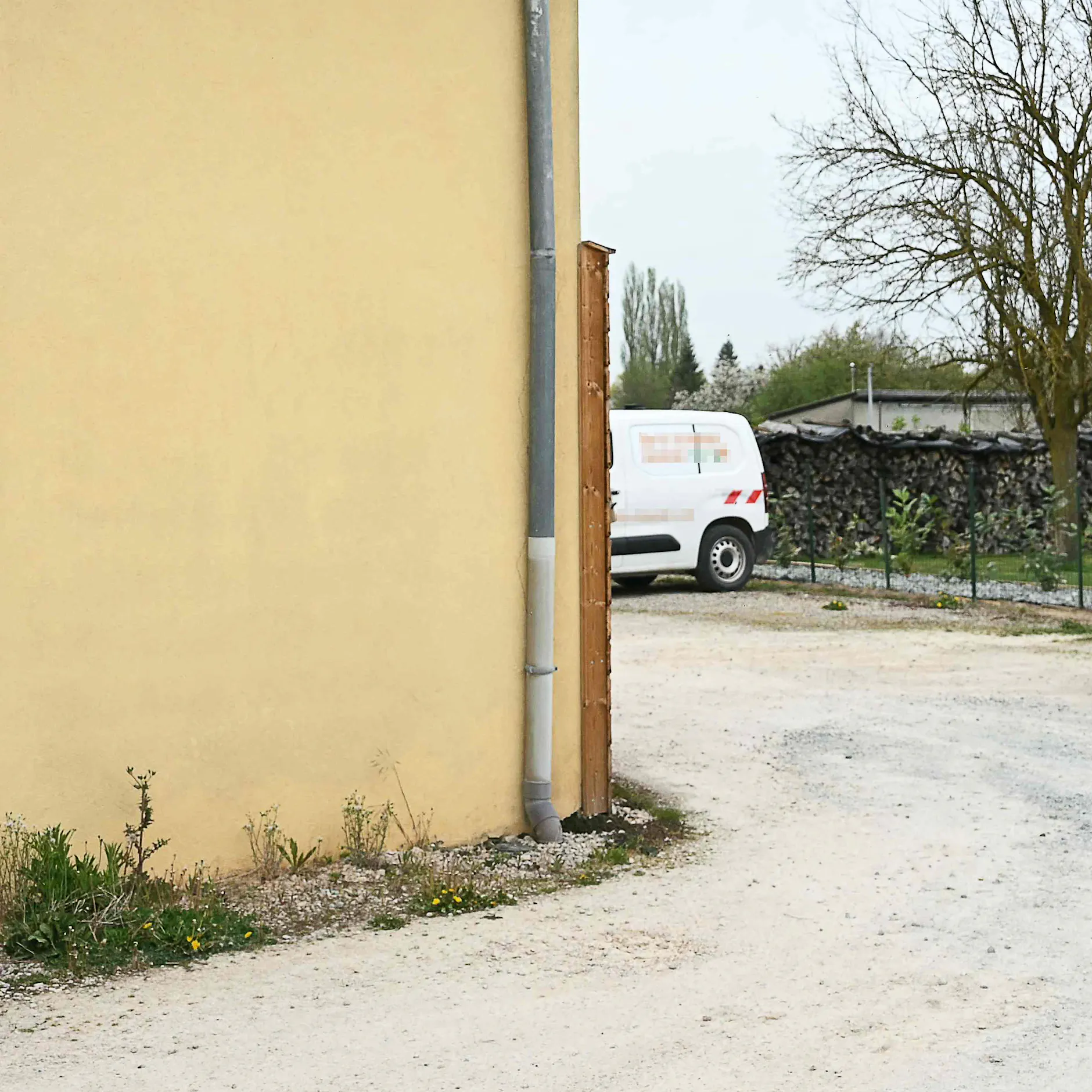 2024 das letzte Mal geduscht: Vater hielt Sohn (9) in Auto gefangen