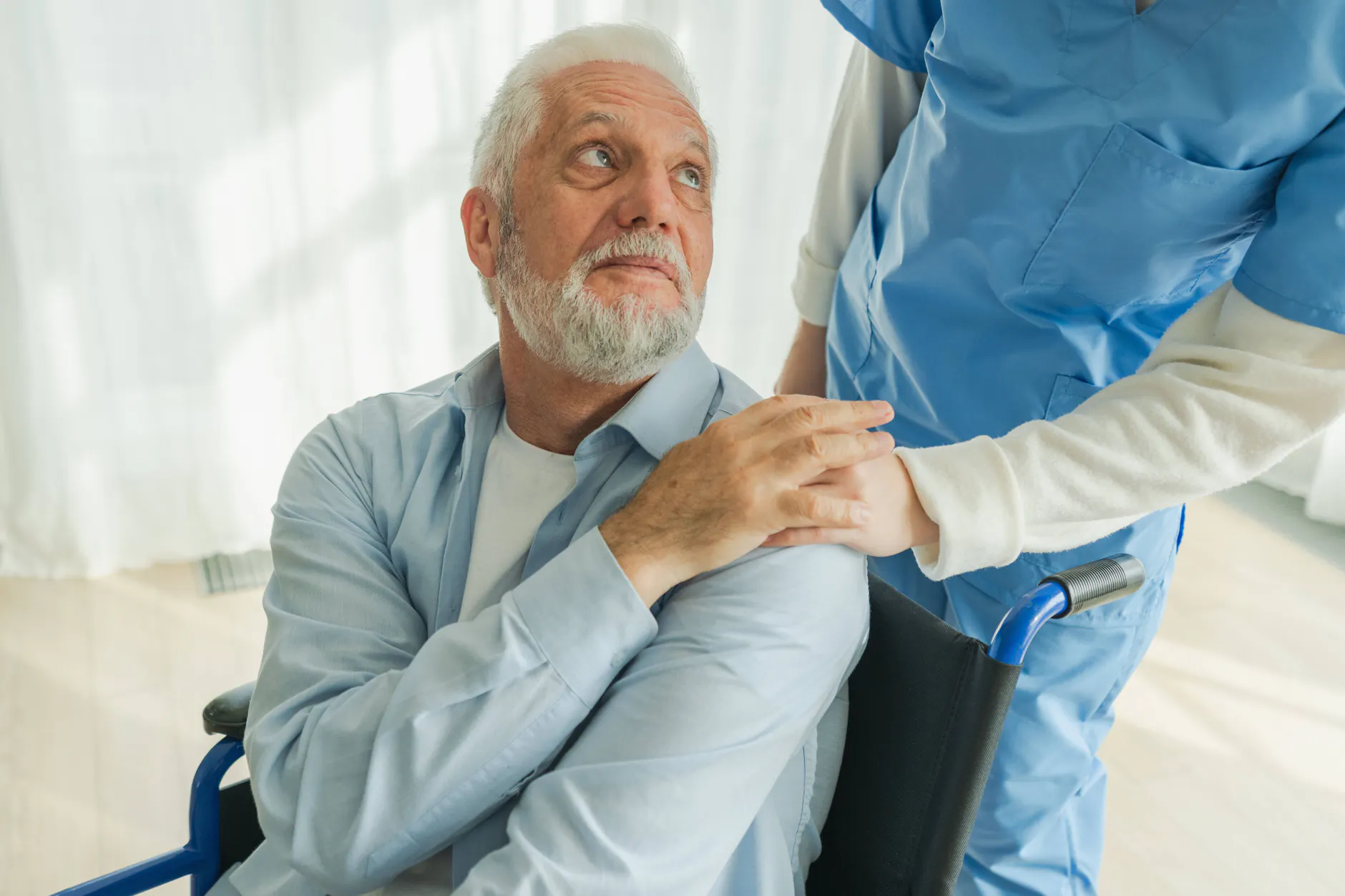 Pflegeheim-Schock: Kann man einfach so vor die Tür gesetzt werden?