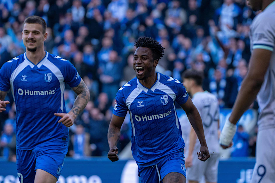 1:0-Führung gegen den VfL Bochum: Lubambo Musonda (m.) leitete mit seinem Tor den 4:1-Heimsieg ein.