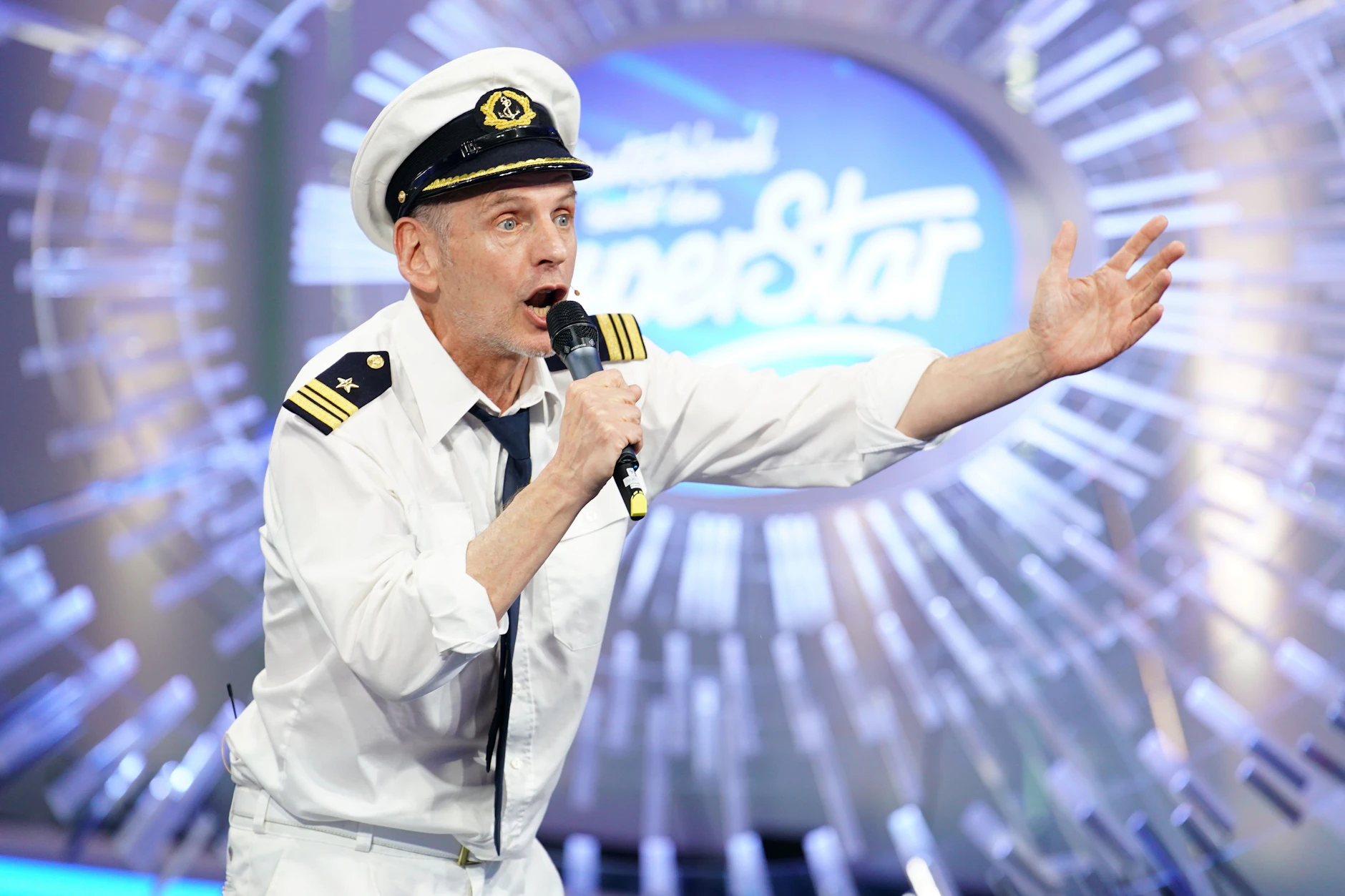 Herr Kaleu Klammt aus Iserlohn ist laut eigener Aussage der faulste Deutsche. Ob er die Jury bei „Deutschland sucht den Superstar“ überzeugt?