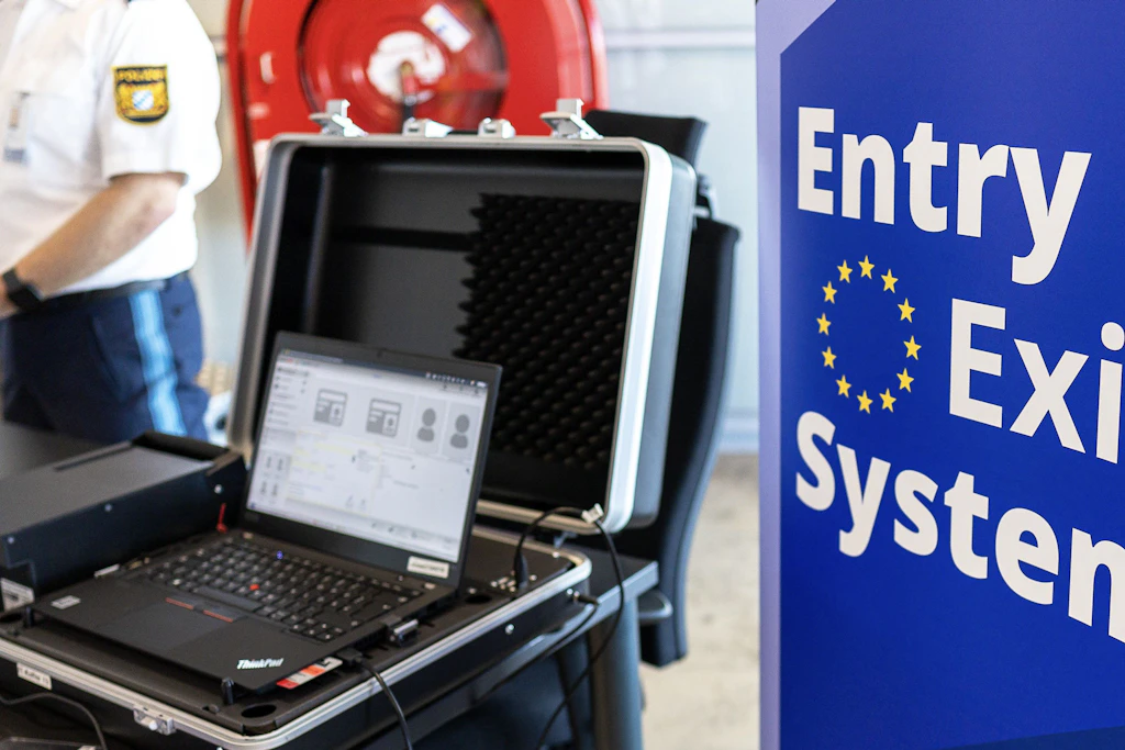 Neues System erfasst Ein- und Ausreisen digital