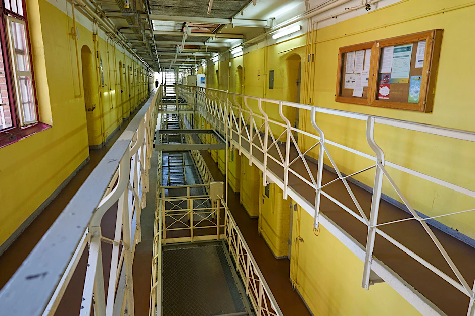 Blick in den alten Zellentrakt der Justizvollzugsanstalt Tegel