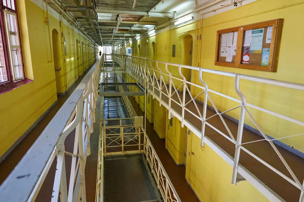 Blick in den alten Zellentrakt der Justizvollzugsanstalt Tegel
