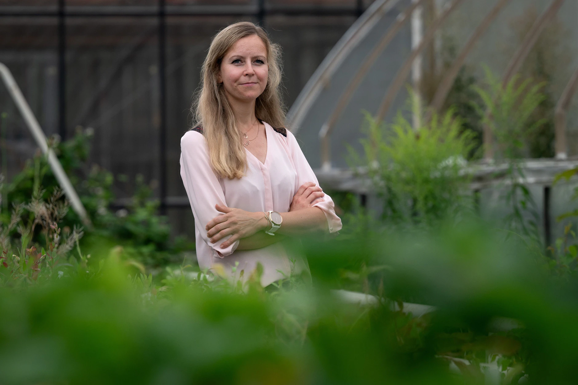 Sucht helfende Hände im Grünen: Jessica Görß, Inhaberin der Gärtnerei Wildblüten in Neuenhagen.