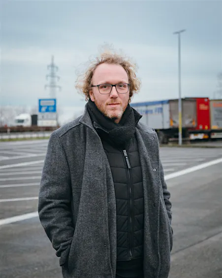 Λόγω του ρομαντισμού του δρόμου: η νέα ηρωίδα του Domenico Müllensiefen είναι ένας κακός οδηγός φορτηγού