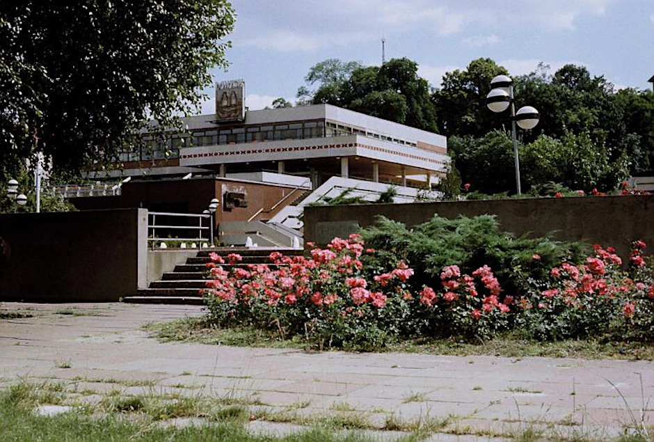 1971 entstand auf dem Potsdamer Brauhausberg das Terrassenrestaurant „Minsk“ im modernistischen Stil der DDR, entworfen von den Architekten Karl-Heinz Birkholz und Wolfgang Müller.