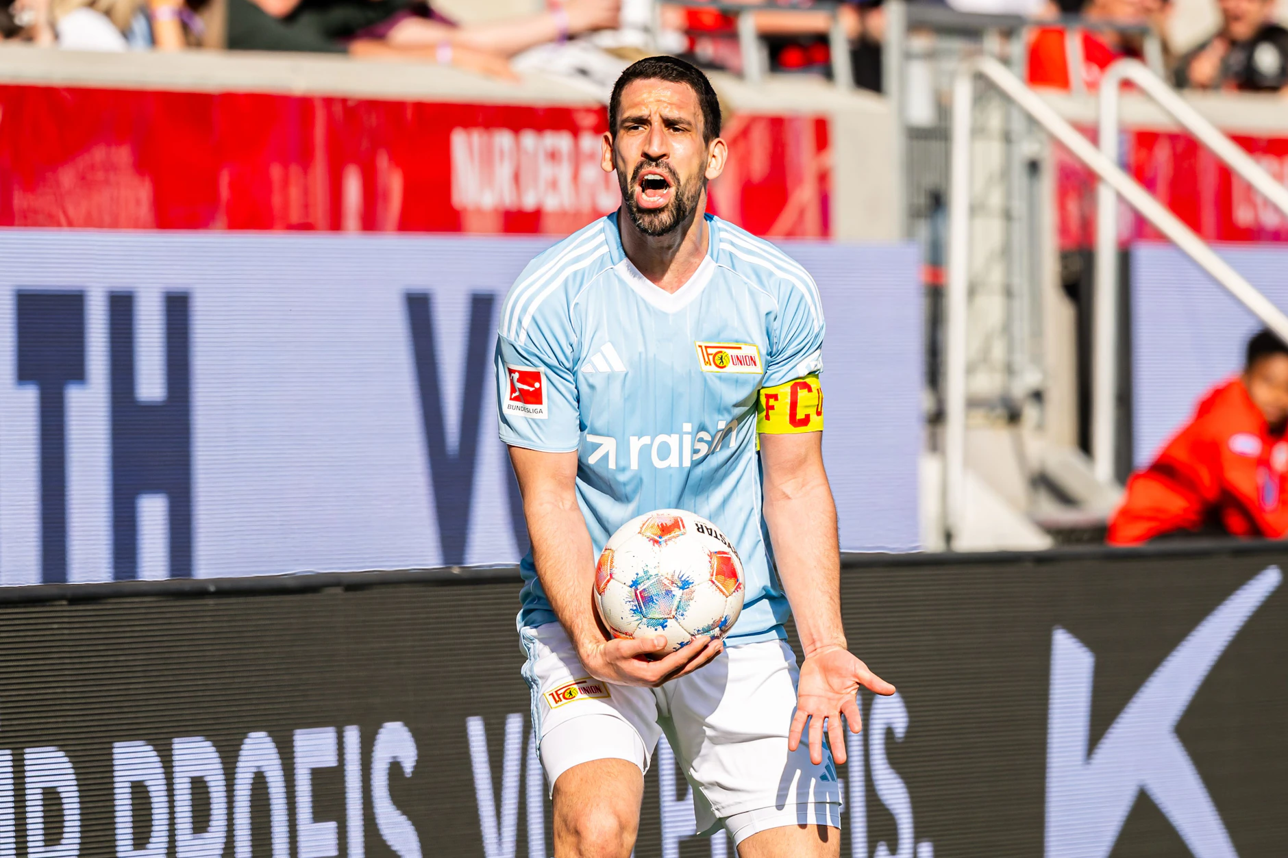 Rani Khedira ärgert sich über die Niederlage und vor allem die Leistung des 1. FC Union Berlin beim 1. FC Heidenheim.