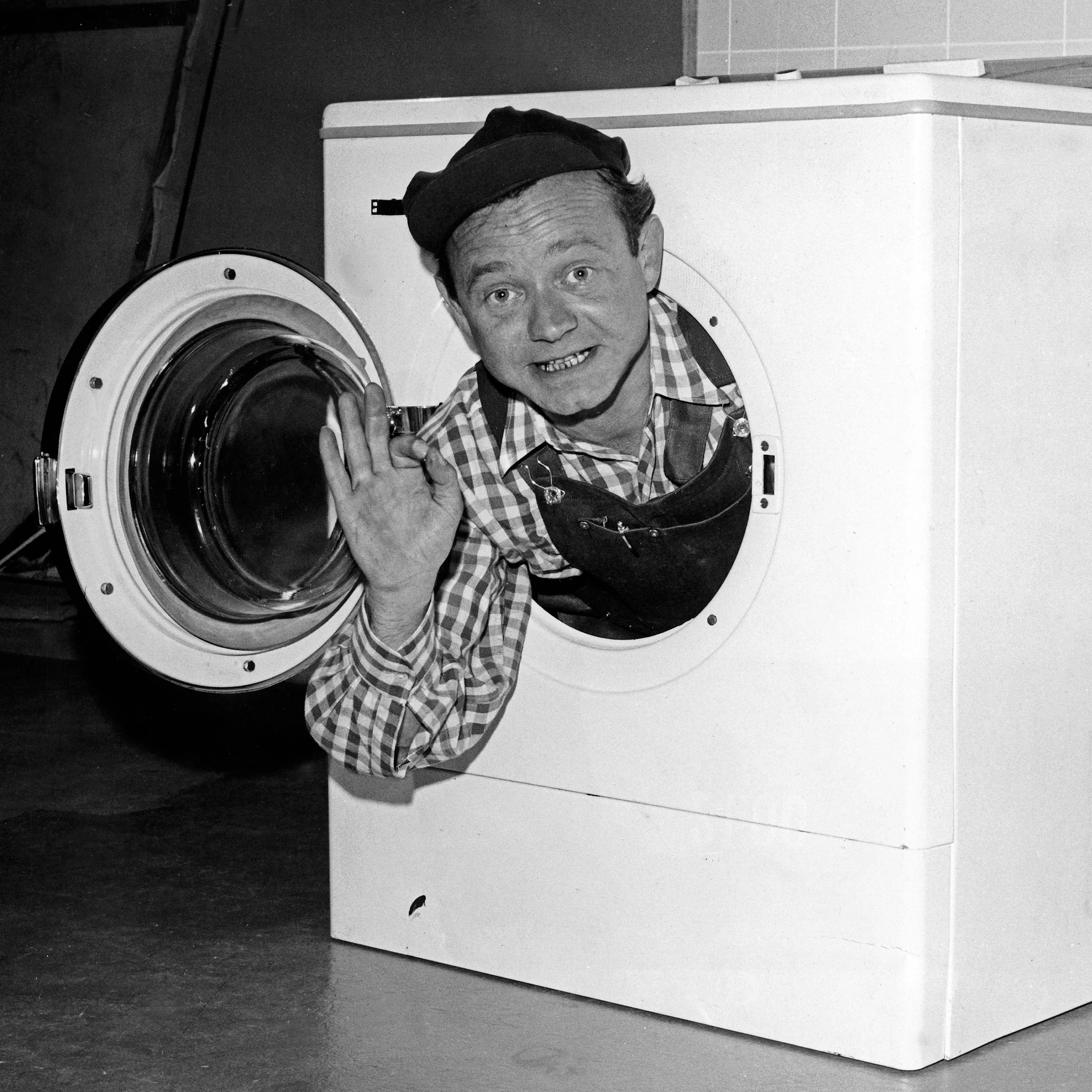 Kurt Schmidtchen, der später als Schauspieler und Komiker berühmt wurde, spielte in „Das tapfere Schneiderlein“ in der DDR seine erste große Filmrolle.