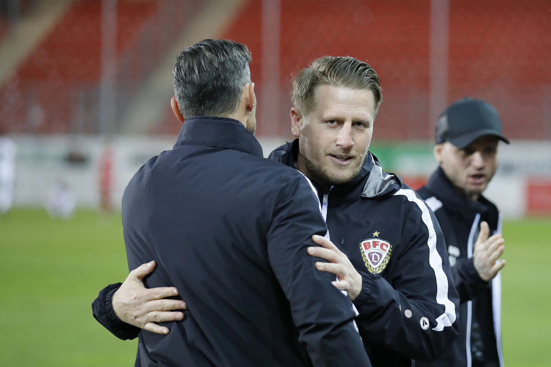 BFC-Trainer Sven Körner (r.) und sein Torwart-Coach Daniel Haas wissen, wie wichtig der Punkt in Zwickau war.