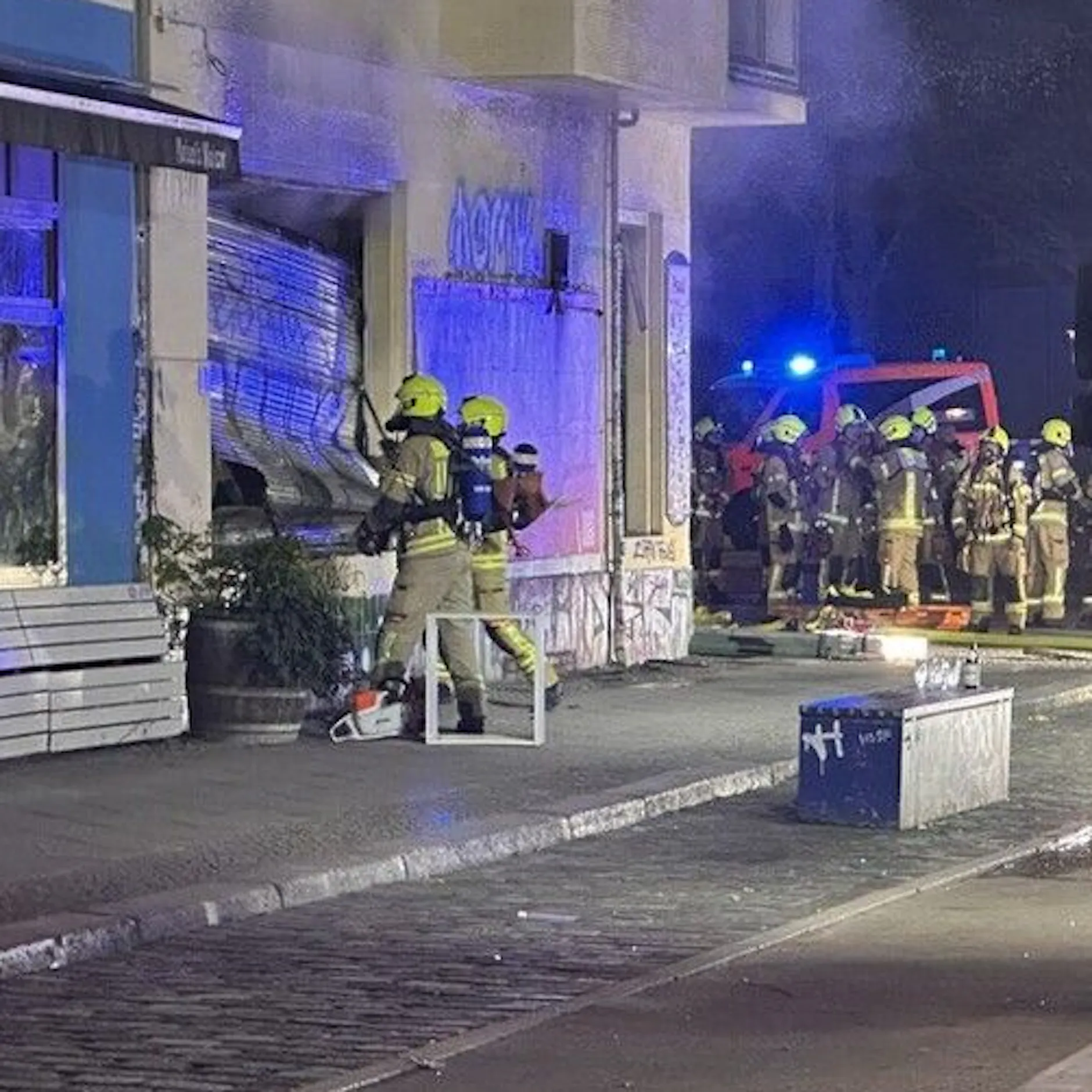 Image - Flammen-Drama in Berlin: Feuerwehr rettet eingeschlossene Mieter