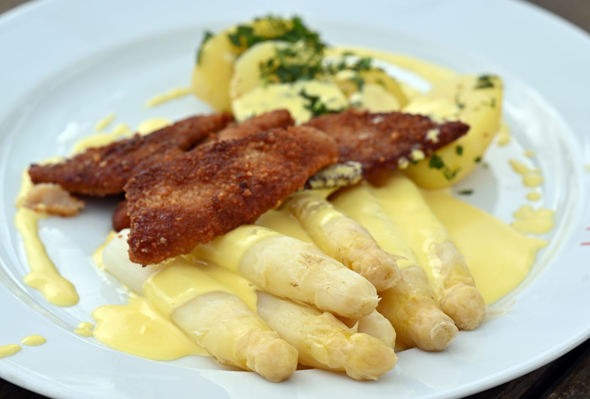 Endlich wieder Spargel – aber bitte nicht mit Sauce Hollandaise!