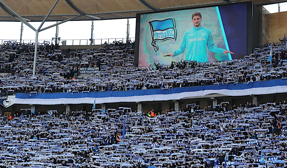 Im ersten Heimspiel nach dem Skandal-Spiel in Dresden ist das Ostkurven-Banner der Ultras von Hertha BSC gegen Kaiserslautern abgedeckt.