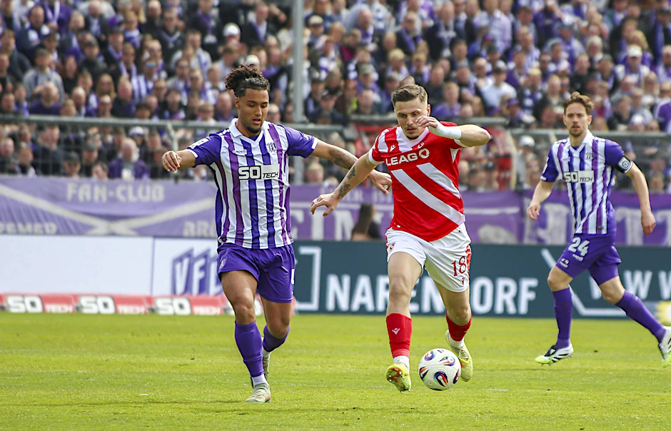 Erik Engelhardt (r.) glänzte gegen 1860 München für Cottbus noch als dreifacher Torschütze. Im Spiel beim VfL Osnabrück ging der Stürmer leer aus.