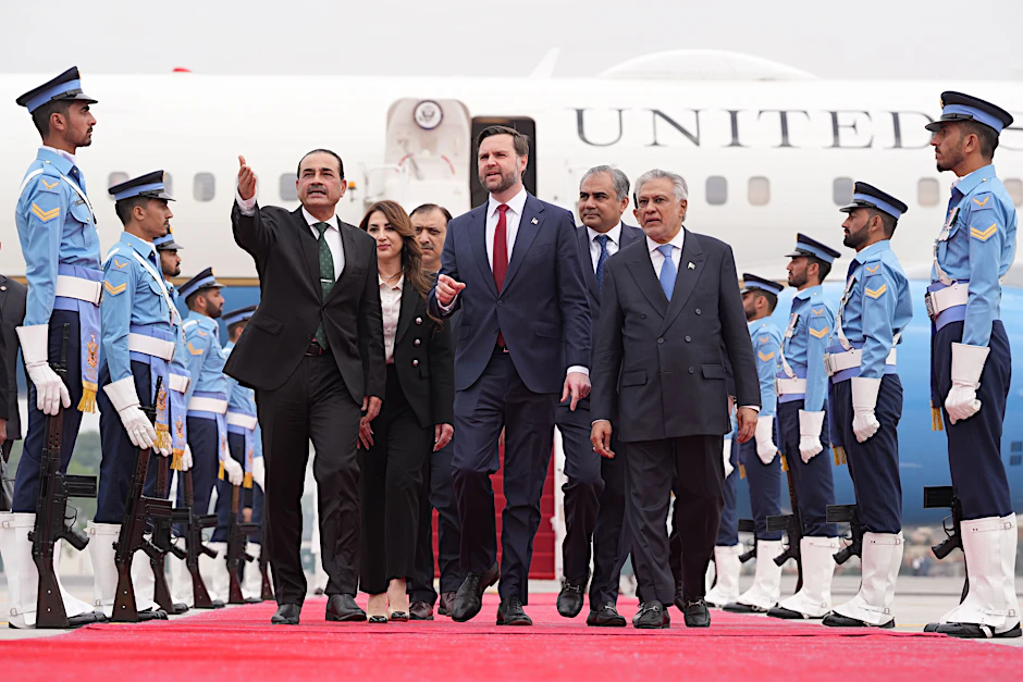Da bestand noch ein wenig Hoffnung: US-Vizepräsident JD Vance auf dem Weg zu den Gesprächen in Islamabad.