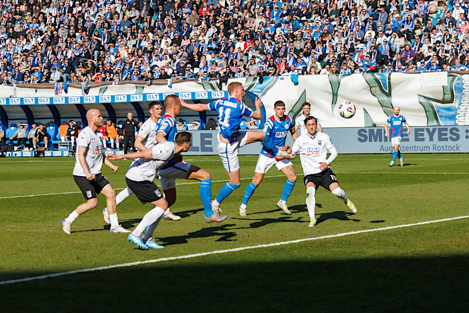 5:1-Sieg für Hansa: Der dänische Mittelstürmer Emil Frost Holten (11) traf in Hälfte eins zweimal.