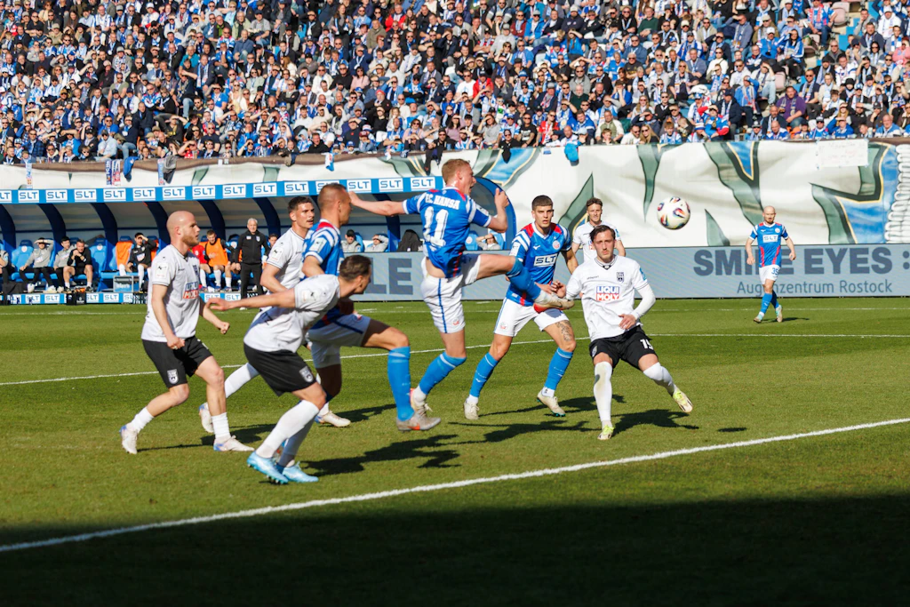 5:1-Sieg für Hansa: Der dänische Mittelstürmer Emil Frost Holten (11) traf in Hälfte eins zweimal.