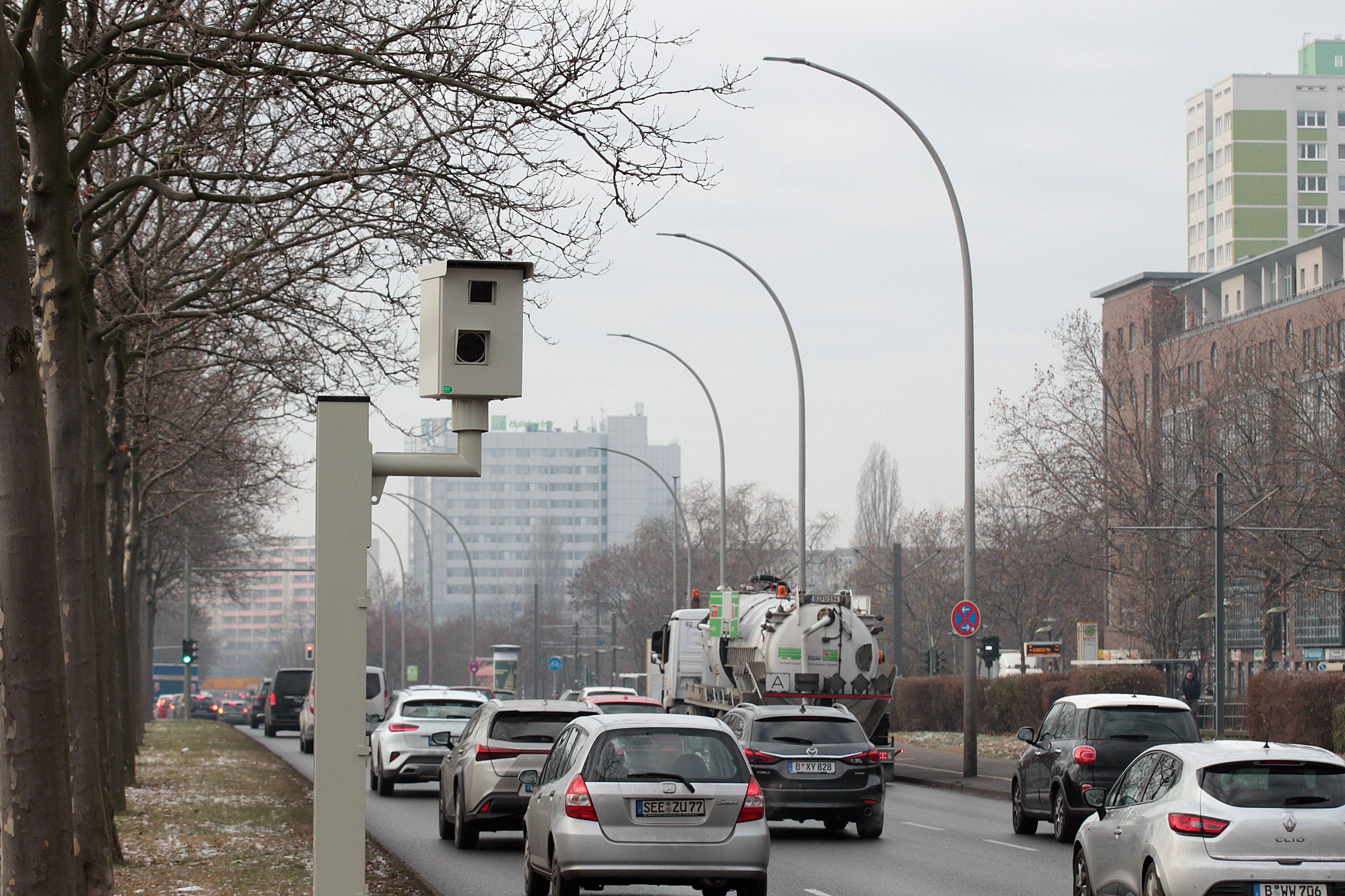 Raserfallen: Hier stehen in Berlin überall feste Blitzer – die komplette Liste