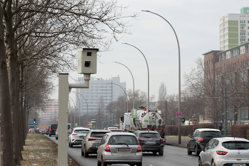 Raserfallen: Hier stehen in Berlin überall feste Blitzer – die komplette Liste