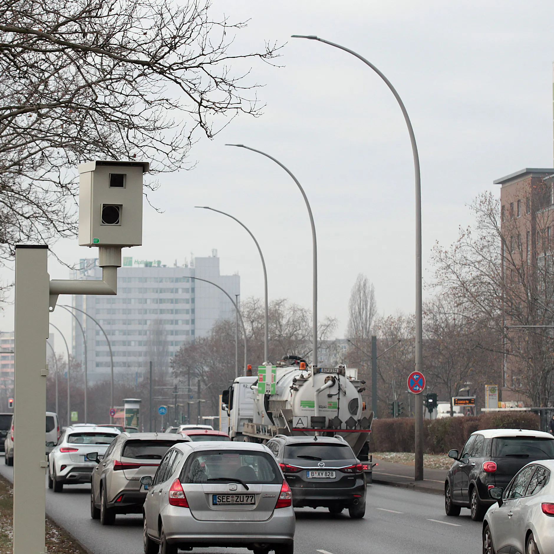 Raserfallen: Hier stehen in Berlin überall feste Blitzer – die komplette Liste