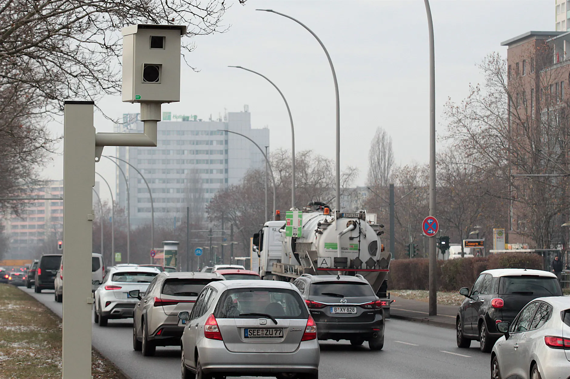 Raserfallen: Hier stehen in Berlin überall feste Blitzer – die komplette Liste