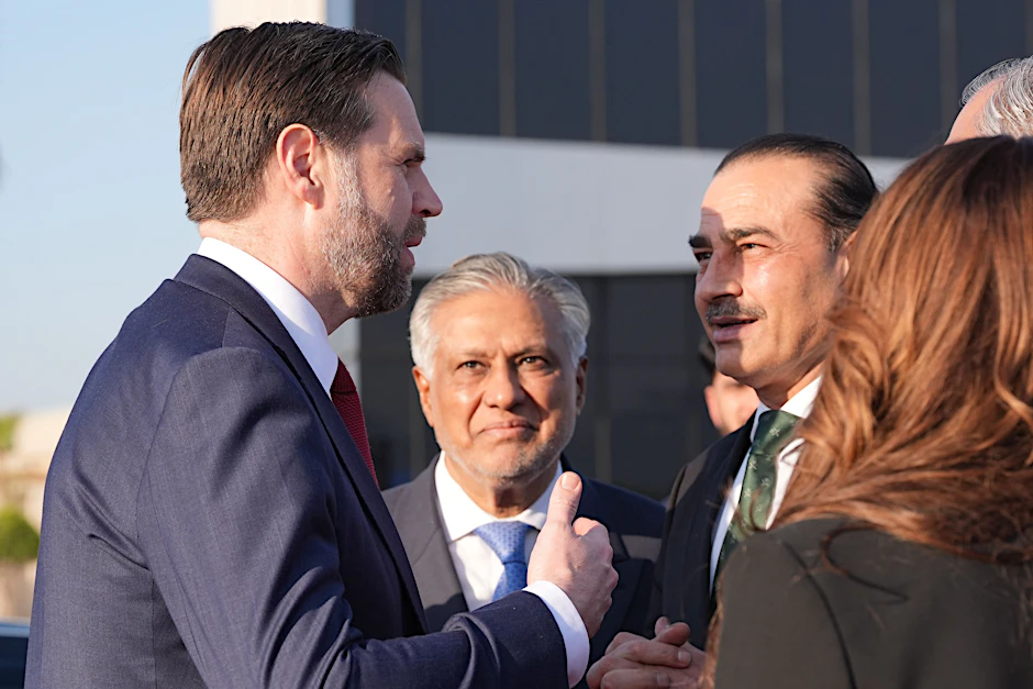 Vizepräsident Vance trifft Militärchef Munir und Außenminister Dar in Islamabad.