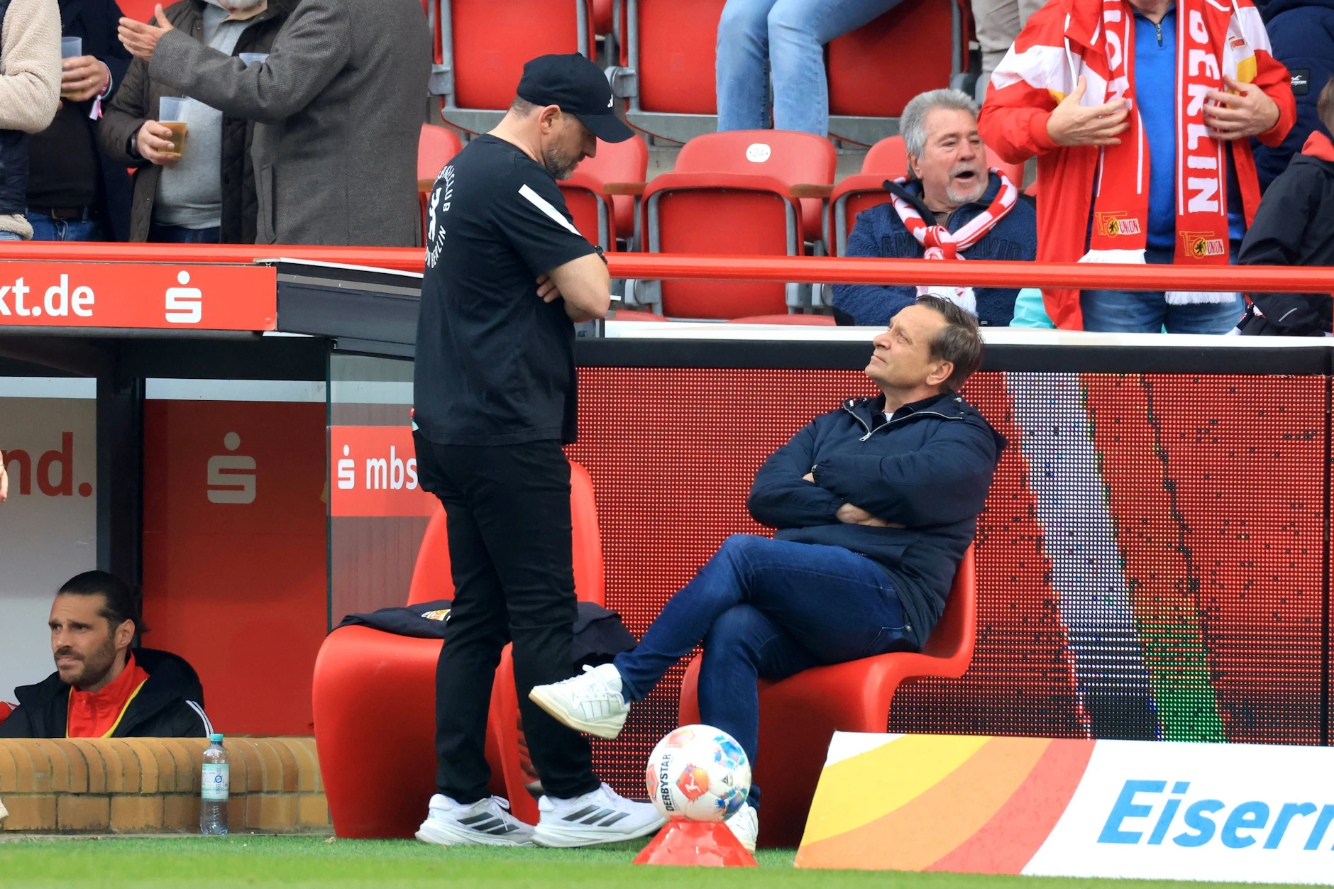 Manager Horst Heldt entließ Steffen Baumgart nach dem Spiel in Heidenheim. Für manch einen Unioner kommt der Rauswurf zu spät. 