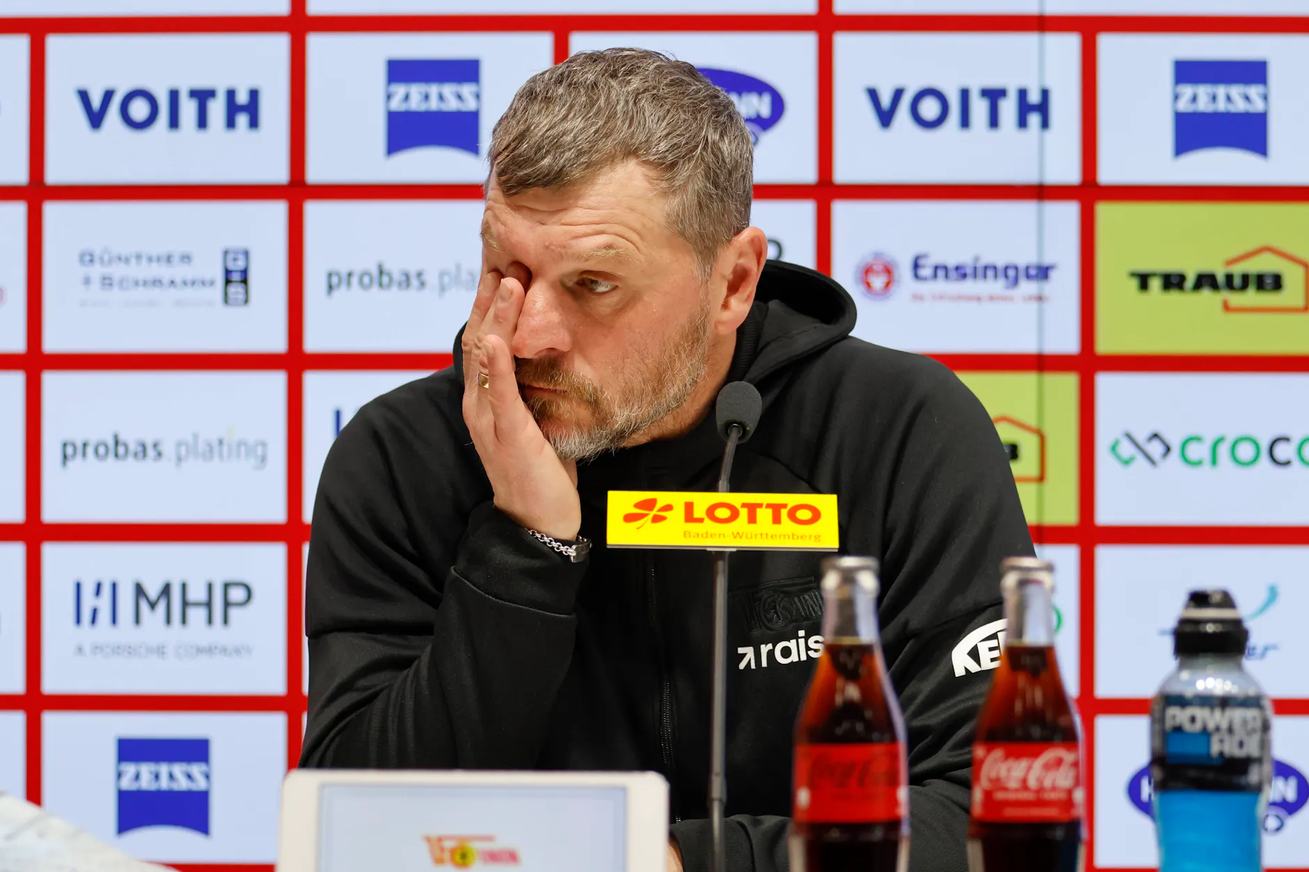 Steffen Baumgart wirkt nach der Niederlage in Heidenheim angeschlagen. Nur wenige Stunden später wird der Trainer beim 1. FC Union Berlin gefeuert.