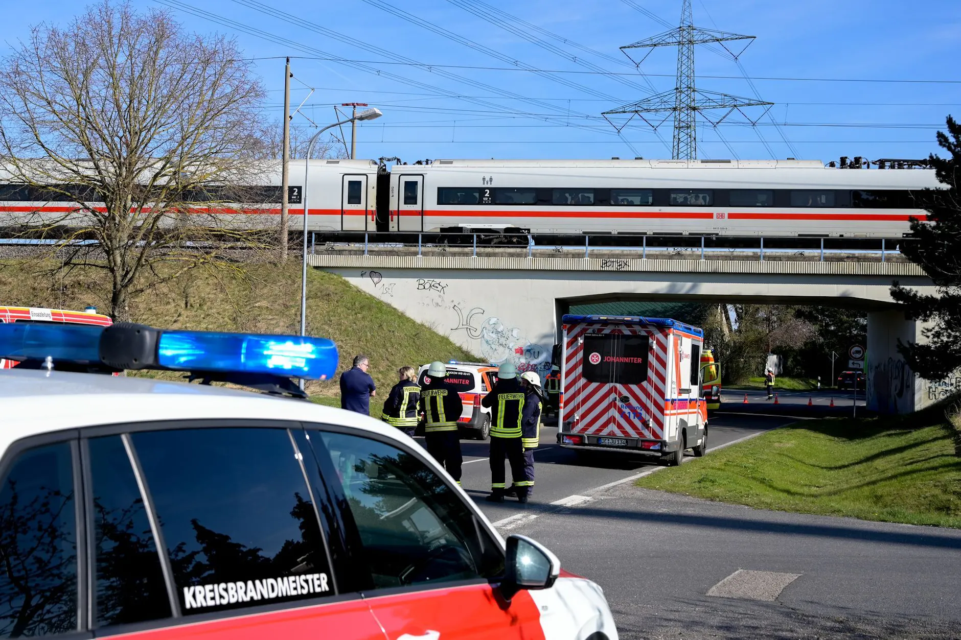 Verspätungen, Umleitungen: Chaos auf Bahnstrecke Berlin–München nach ICE-Drama