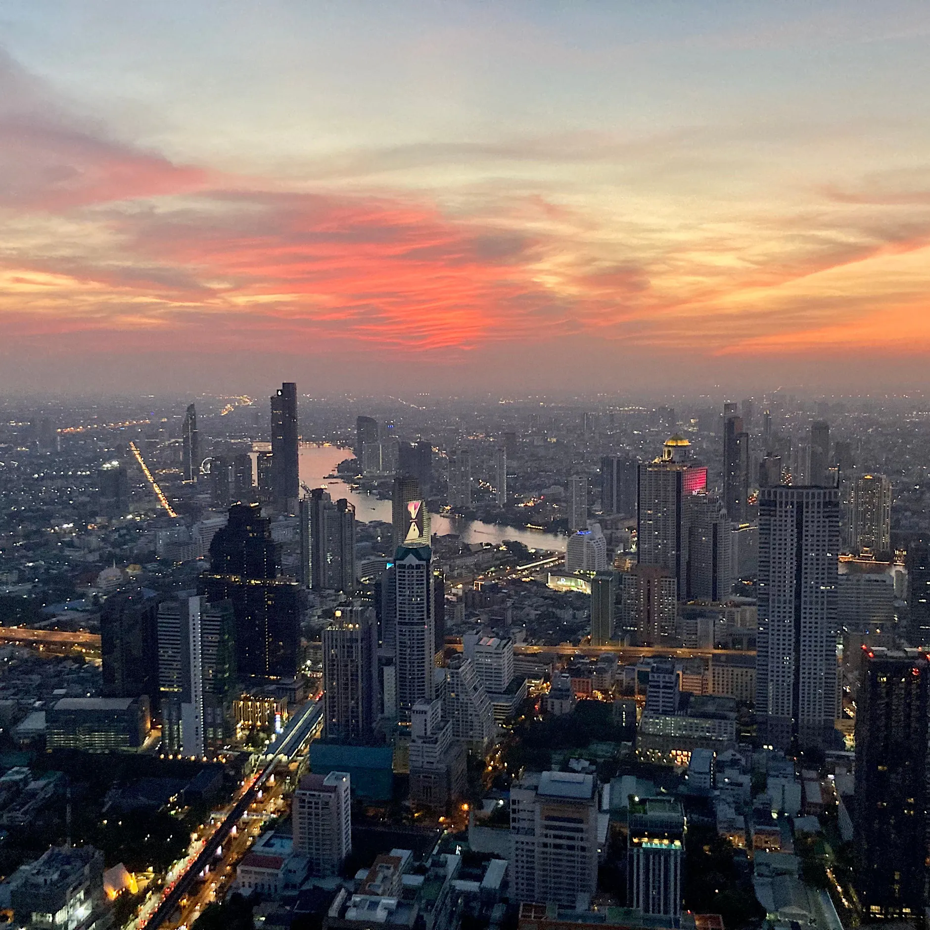 Er soll wie ein Bond-Bösewicht gelebt haben: Gesuchter Deutscher in Bangkok gefasst