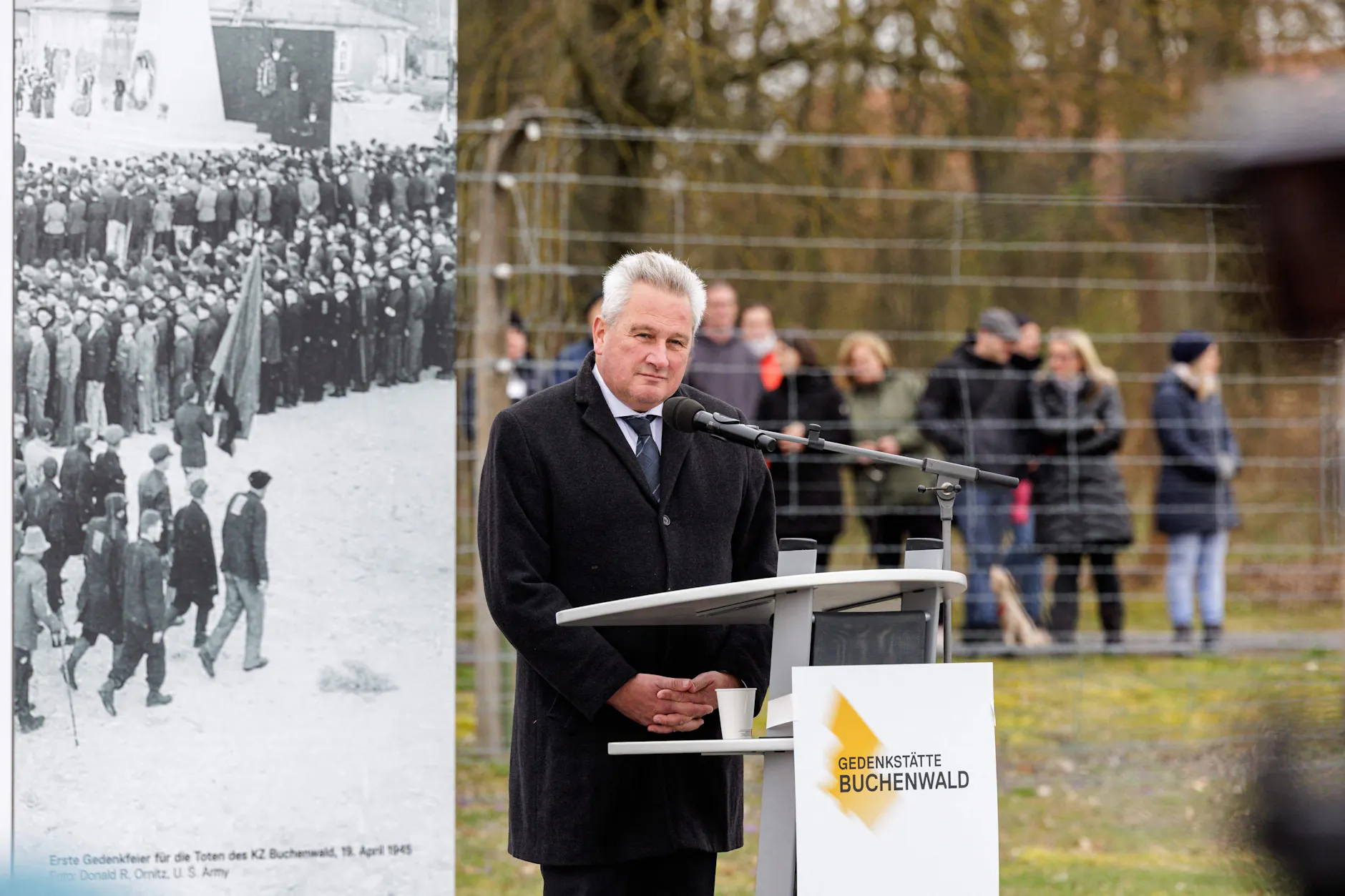 Etwa 60.000 Häftlinge wurden von August 1943 bis März 1945 in die Mittelbau-Lager verschleppt. Etwa 12.000 Tote wurden offiziell in den SS-Akten vermerkt.