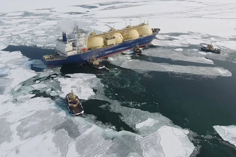 EU kauft mehr russisches LNG – jetzt fordert der Eni-Chef, Sanktionen zu verschieben