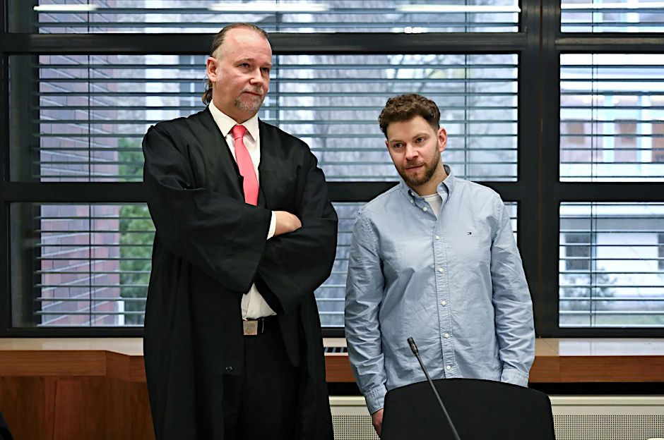 Lahav Shapira (r.) wurde vor Gericht von dem Anwalt Sebastian Scharmer vertreten. Beide kritisieren das Urteil scharf.