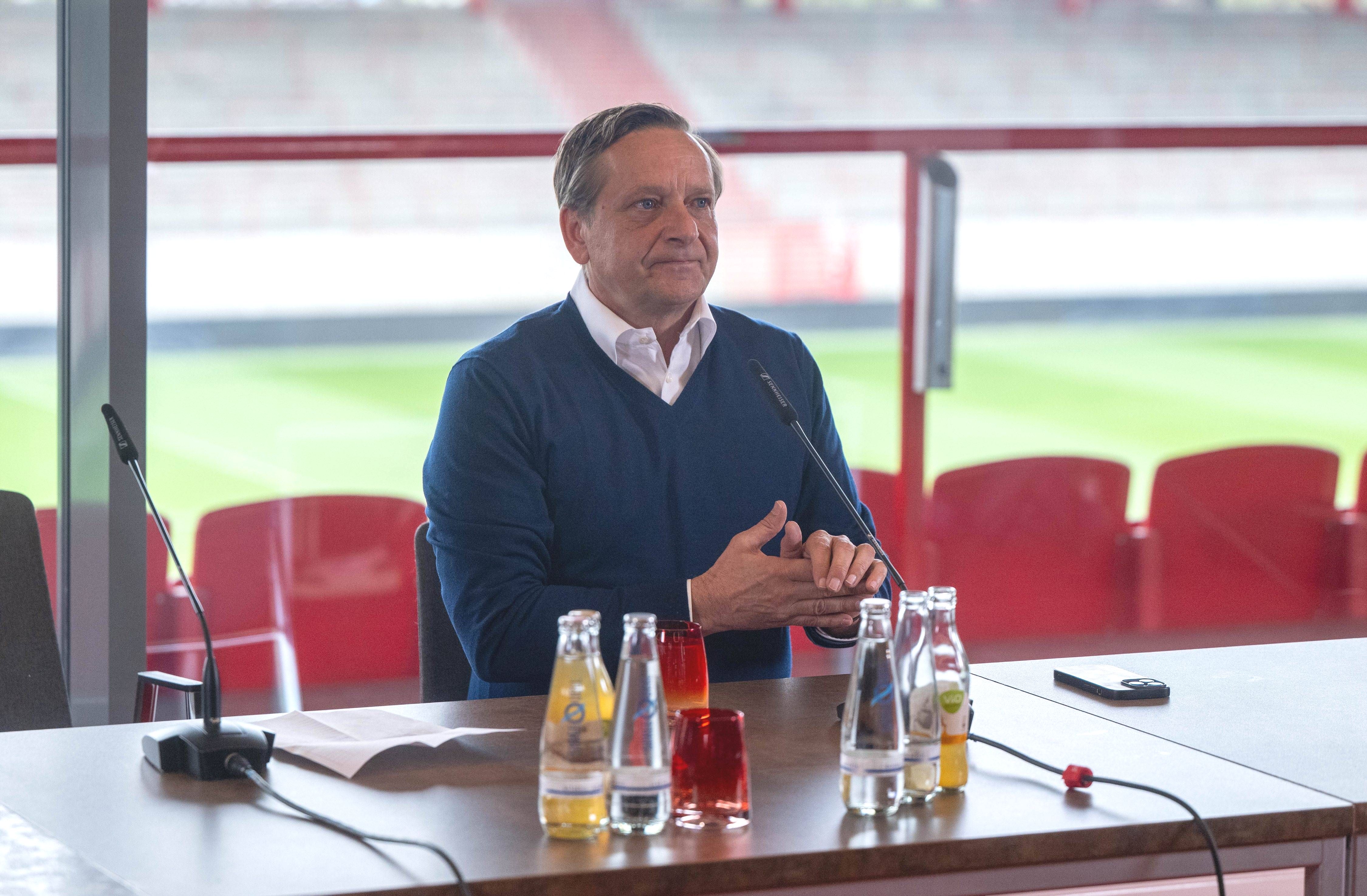 Fan-Wut auf Heldt: Das sagt der Union-Manager zum Baumgart-Rauswurf