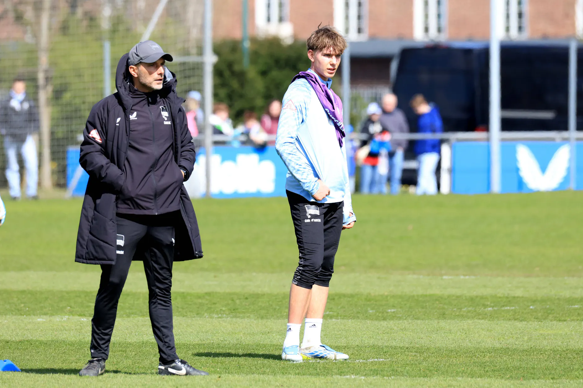 Hertha-Cheftrainer Stefan Leitl hält auf Kennet Eichhorn große Stücke und verspricht Fußball-Deutschland viel Freude mit dem Mittelfeldspieler.
