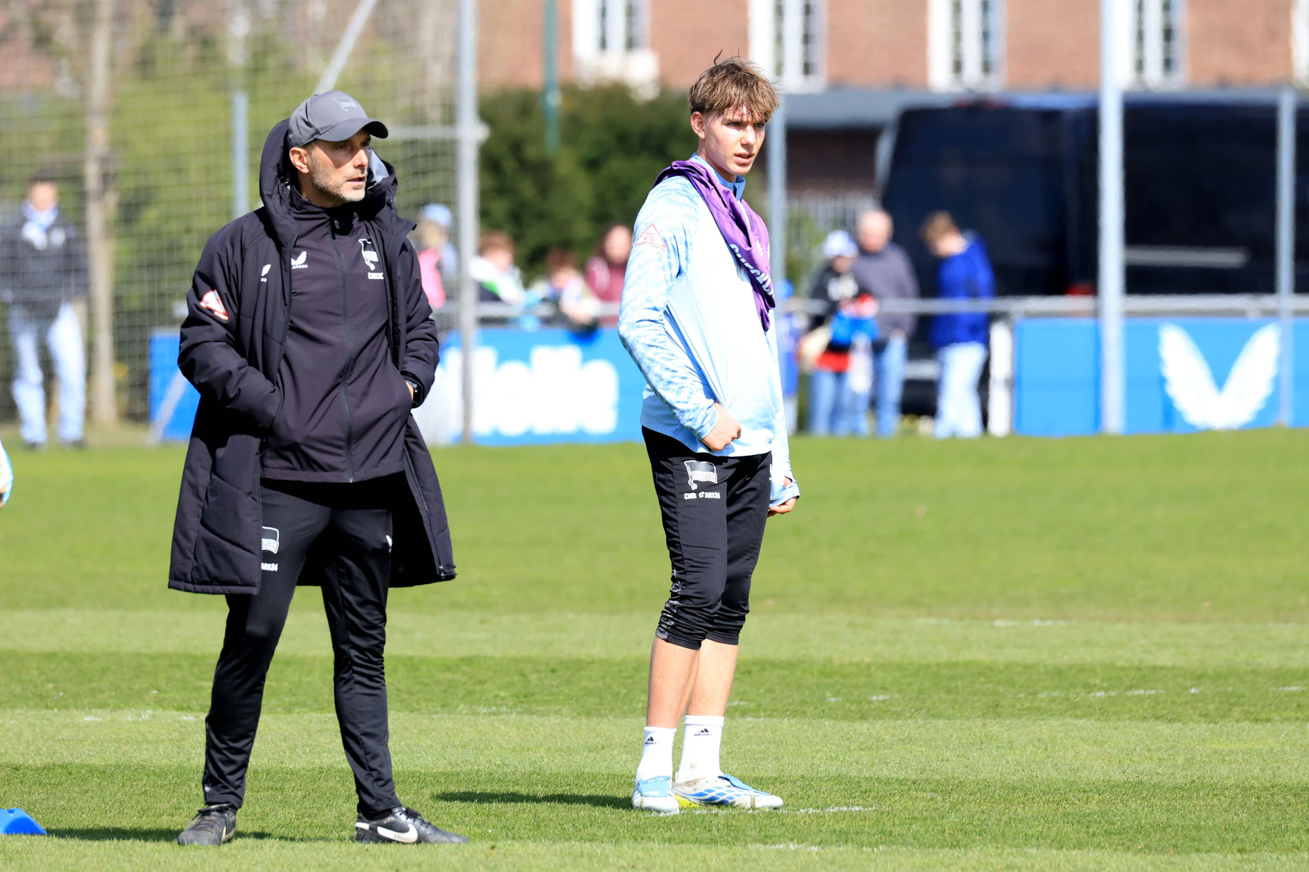 Hertha-Cheftrainer Stefan Leitl hält auf Kennet Eichhorn große Stücke und verspricht Fußball-Deutschland viel Freude mit dem Mittelfeldspieler.