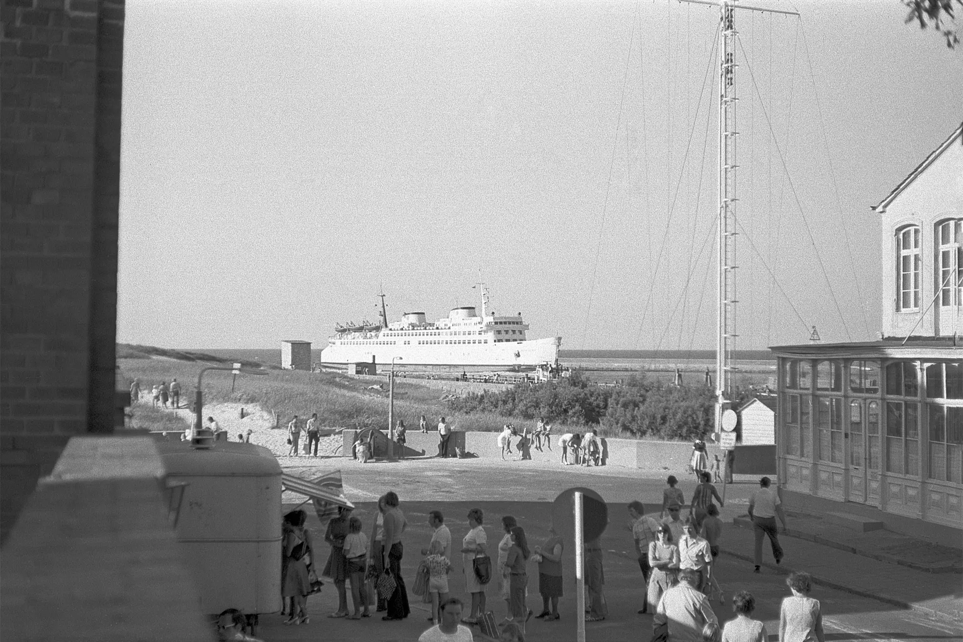 Mit dem Fährschiff „Warnemünde“ wurde der „Neptun-Express“ von Berlin über Warnemünde nach Kopenhagen ermöglicht.
