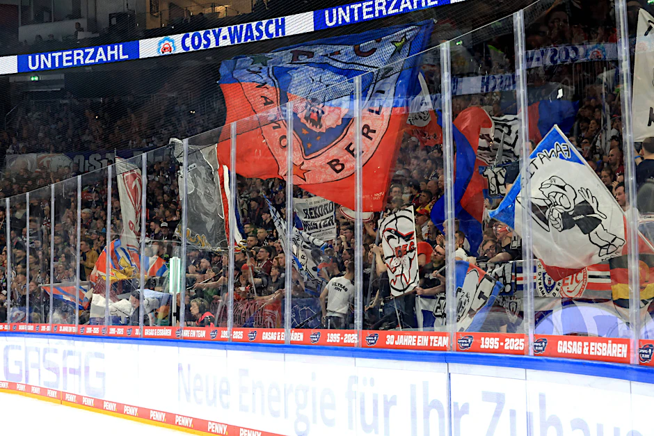 Ausschreitungen nach dem Spiel trübten den Eisbären-Sieg in der Uber Arena.